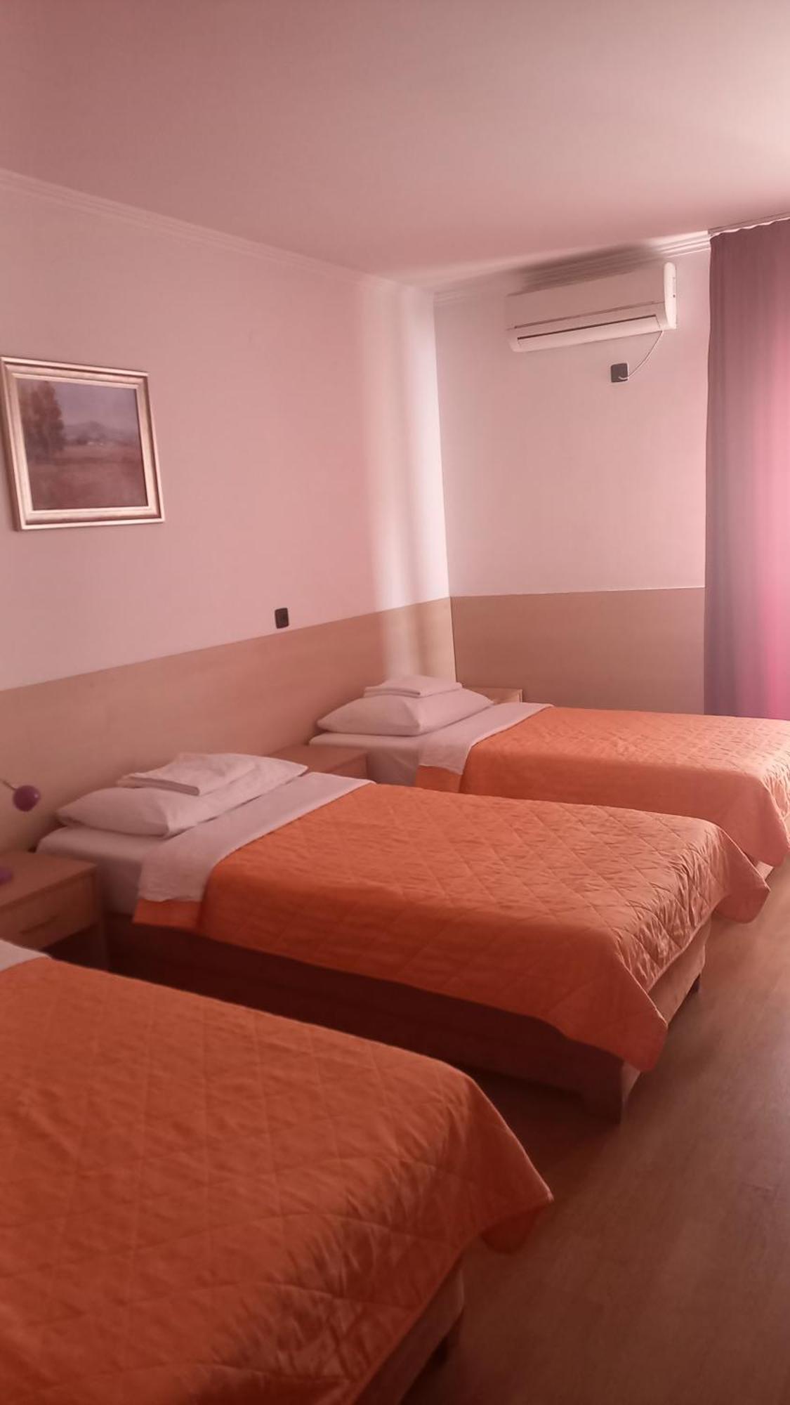 Hotel Viv Τρέμπινιε Δωμάτιο φωτογραφία