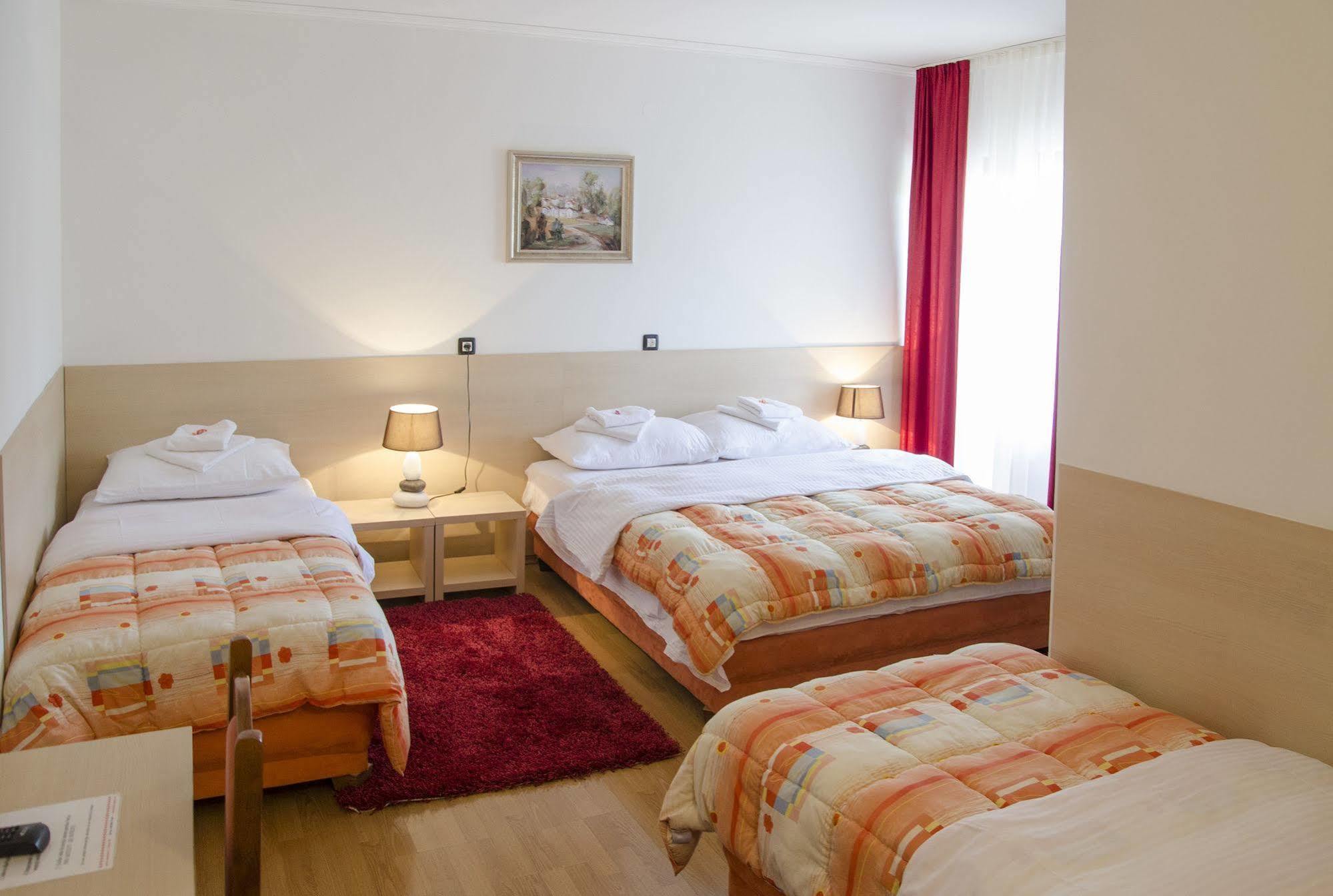 Hotel Viv Τρέμπινιε Εξωτερικό φωτογραφία